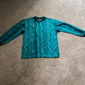 Long sleeve sports shirt